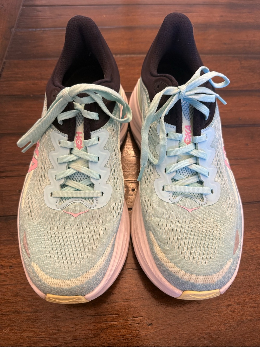 Hoka Bondi 9 Size 11 B - GREAT used condition - BLUE SPARK/MINT
FLUORITE